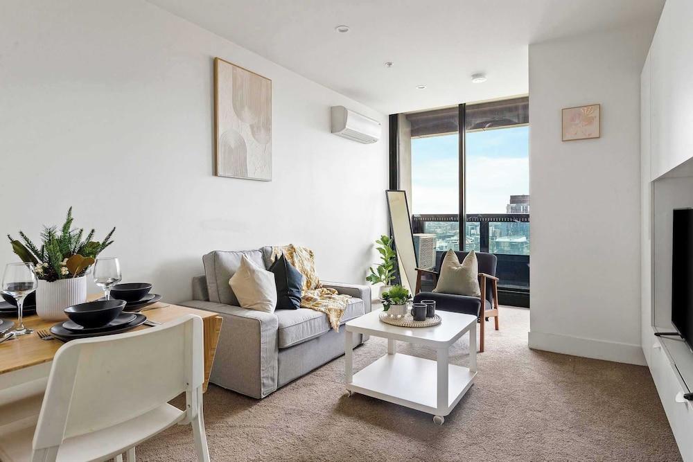 A Modern & Cozy 2BR Apartment With City Views - Tap to explore photos