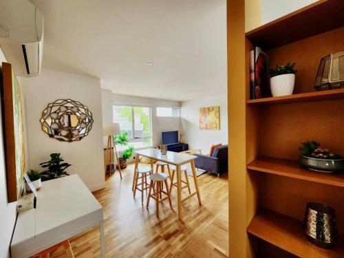 Spacious Carlton 1 bedroom Apt With Secure Parking - Tap to explore photos
