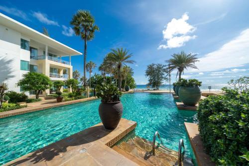 Karon Beachfront Apartment 724 - Tap to explore photos