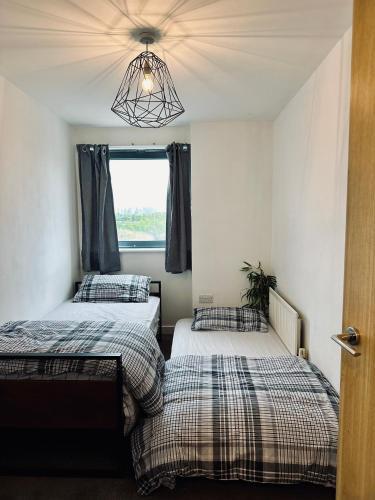 Stunning 2 Bed Flat With City Views - Tap to explore photos