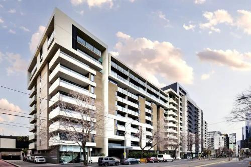 A Chic 2BR Apt Near Melbourne Uni, Free Parking