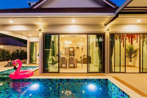 Pool Villa No 10 by Duangtham - Tap to explore photos