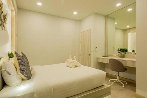 Pool Villa No 10 by Duangtham