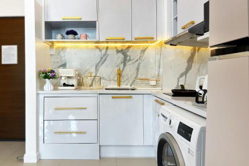 Panoramic Condo 50 sqm Karon - Tap to explore photos
