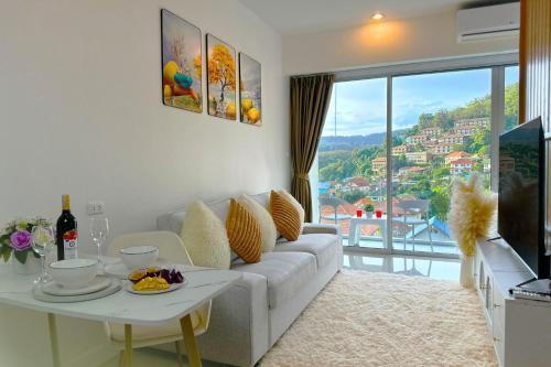 Panoramic Condo 50 sqm Karon - Tap to explore photos