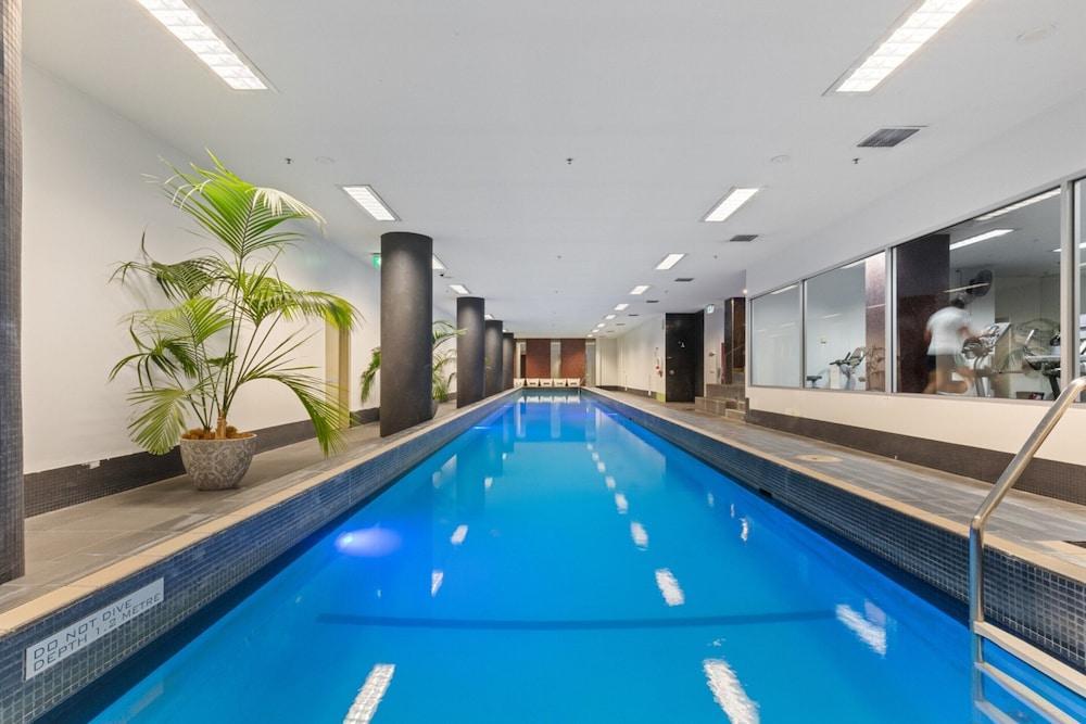 Impeccably Chic 2-bed With Views & Fab Amenities - Tap to explore photos