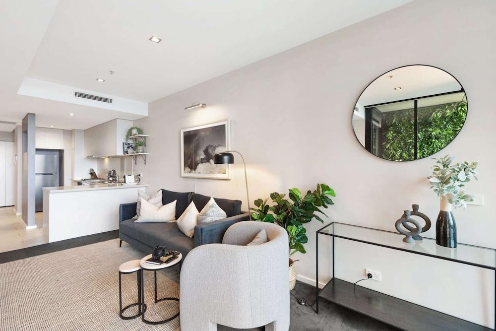 Impeccably Chic 2-bed With Views & Fab Amenities - Tap to explore photos
