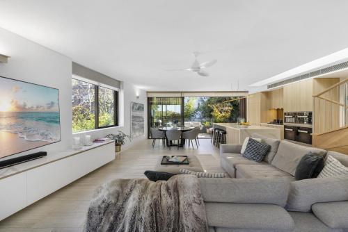 YAWA1B - Bellevue Hill Penthouse - Tap to explore photos