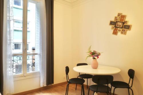 Elegant Apt Sleep 5 in Alasseur Near Eiffel Tower - Tap to explore photos