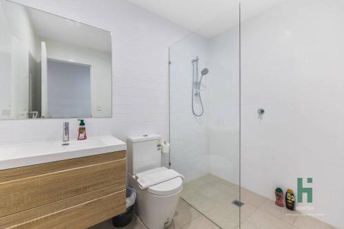 Homebush EventHub Contemporary 2B2B Apt - Tap to explore photos