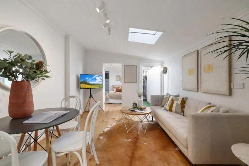 Balmain Central Cozy 3 bed house - Tap to explore photos