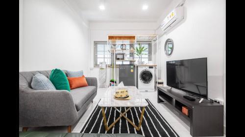 168 House 4A4B 350m BTS Krungton Buri near Icon Siam - Tap to explore photos