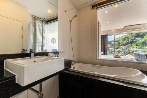 Chic Condominium Karon B511 - Tap to explore photos