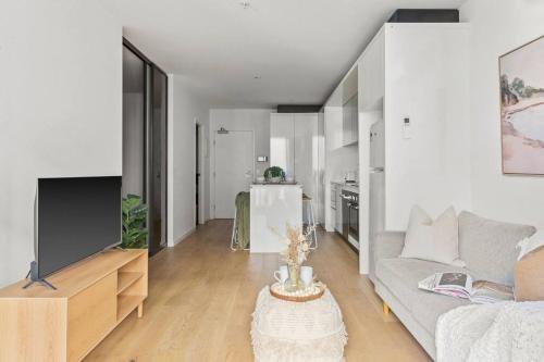 High-Rise 2BR Apt CBD I Pool, Gym & Prime Location - Tap to explore photos