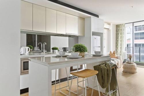 High-Rise 2BR Apt CBD I Pool, Gym & Prime Location - Tap to explore photos