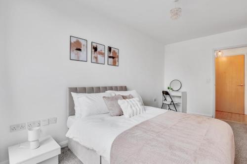 Modern 2-bed Apartment in Stratford - Tap to explore photos