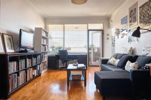 Beach Side Getaway - Brighton Le-Sands 2 Bedroom Apartment - Tap to explore photos