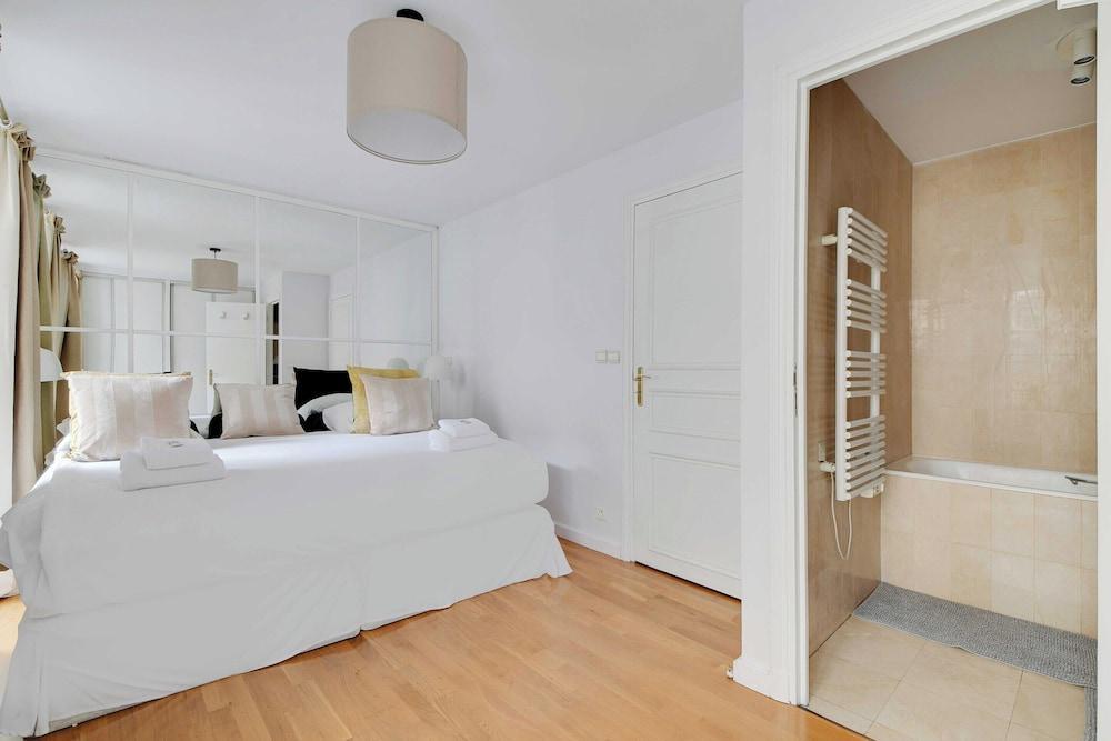 Charming Apartment -1br-4p- Arc de Triomphe - Tap to explore photos