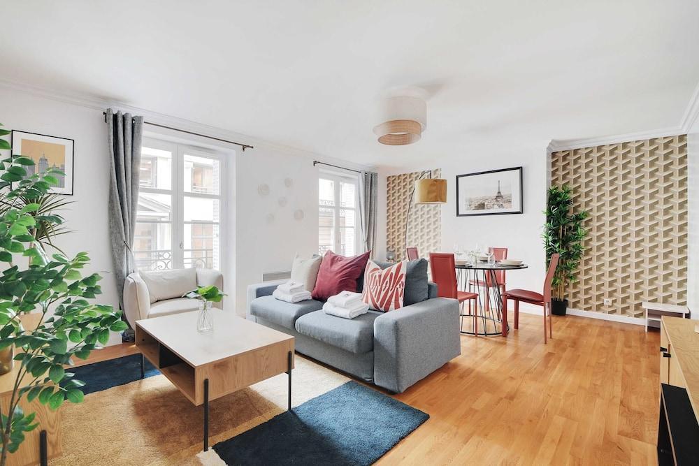 Charming Apartment -1br-4p- Arc de Triomphe - Tap to explore photos