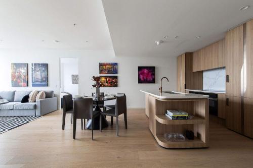 An Astonishing 3BR Apt at Sapphire by the Gardens - Tap to explore photos