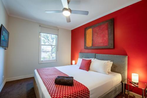 Two Apartments in Garden Complex near Casino, MCEC and MCG - Tap to explore photos