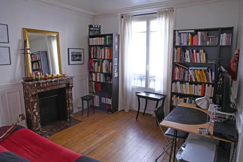Quiet APT 2Rooms Big Kitchen Canal Saint Martin - Tap to explore photos