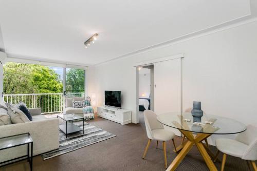 Leafy 2 bedroom Apartment in Mosman - PUNC - Tap to explore photos