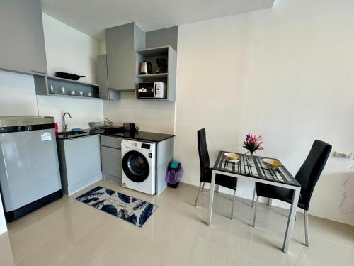 Chic Condominium Karon A718 - Tap to explore photos