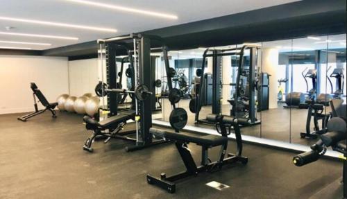Absolute luxury 1BR Apt MQ PoolGym - Tap to explore photos