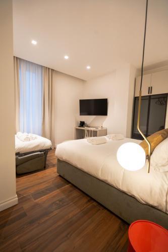 56 Orange Street Luxury Accommodation - Tap to explore photos