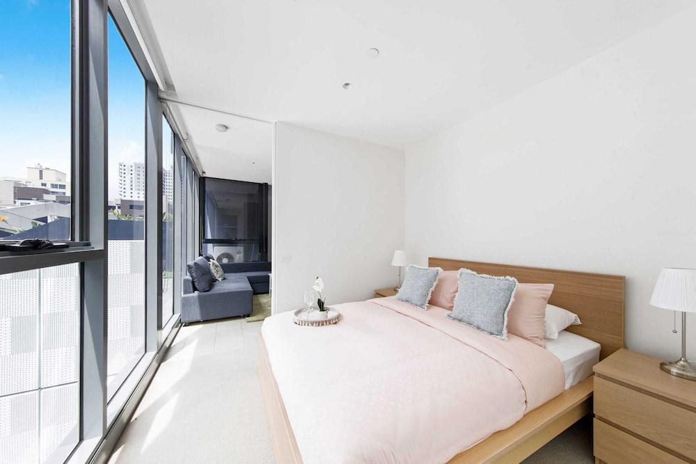 A Chic Apt With a Large Balcony Next to Grand Prix - Tap to explore photos