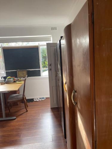 Ashburton big Room with shared bathroom 1 - Tap to explore photos