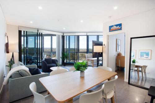 Modern Splendour, Macquarie Park I90