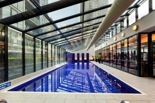Central CBD apartment with free parking