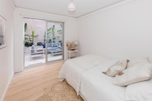 Manly Beachfront Stays - 3 Bedroom Beachfront with Garden - Walking Distance To Everything