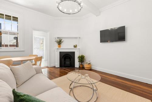 Amazing 2BR Apartment Near Barangaroo - Tap to explore photos