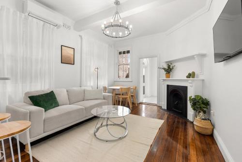 Amazing 2BR Apartment Near Barangaroo - Tap to explore photos