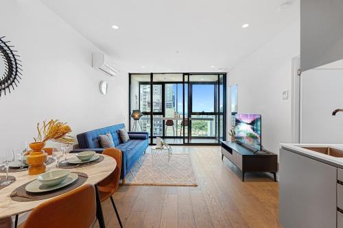 Elegant High Rise 2 Bed Apt near Melb CBD RMIT