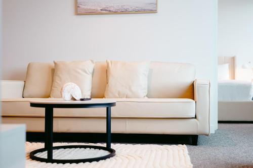 Southbank Stature Building2 Bedroom Apartment - Tap to explore photos