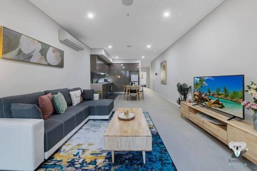 KozyGuru / Wentworth Point / 2B Cosy Apt / NWP001 - Tap to explore photos
