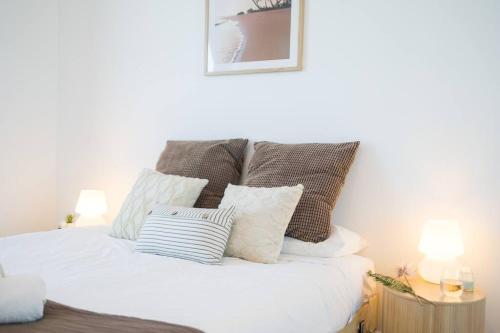Vivid home in Bankstown 2B2B - Tap to explore photos
