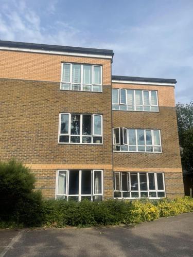 London One Bedroom Apartment in a Gated Community - Tap to explore photos