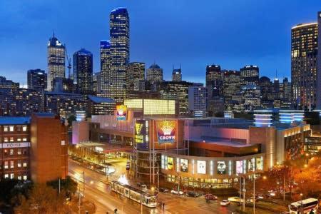 Executive 4 Bedroom Apt near MCEC Casino - Tap to explore photos