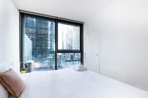 La Trobe Gem - Apartment with Parking & Huge Private Deck - Tap to explore photos