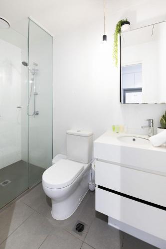 La Trobe Gem - Apartment with Parking & Huge Private Deck - Tap to explore photos