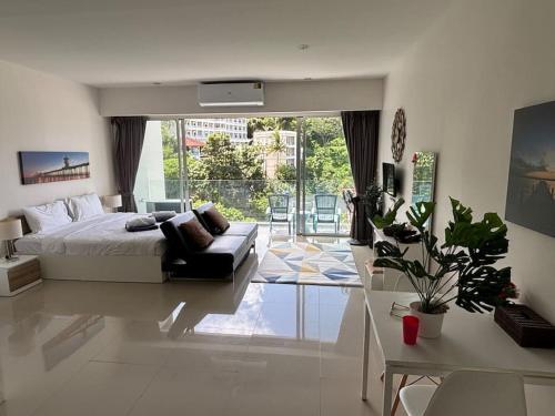Chic Condominium Karon B307 - Tap to explore photos