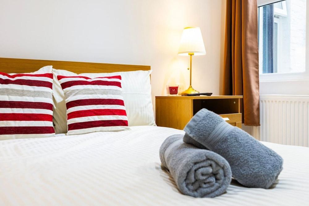 3 Bed 3 Bathroom Flat in Kensington B