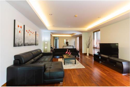 Large 3BR Apartment by the Naithon Beach - Tap to explore photos
