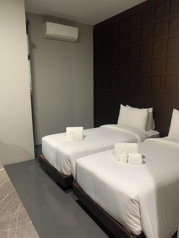515 VICTORY Hotel Room Type - Standard Twin