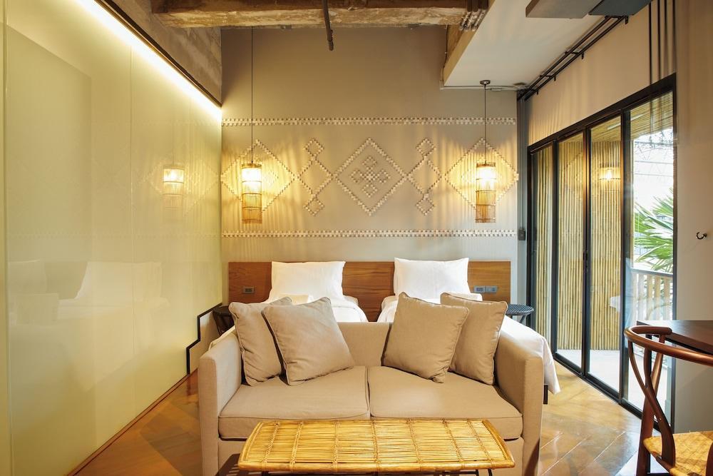 515 VICTORY Hotel Room Type - Deluxe Twin Room